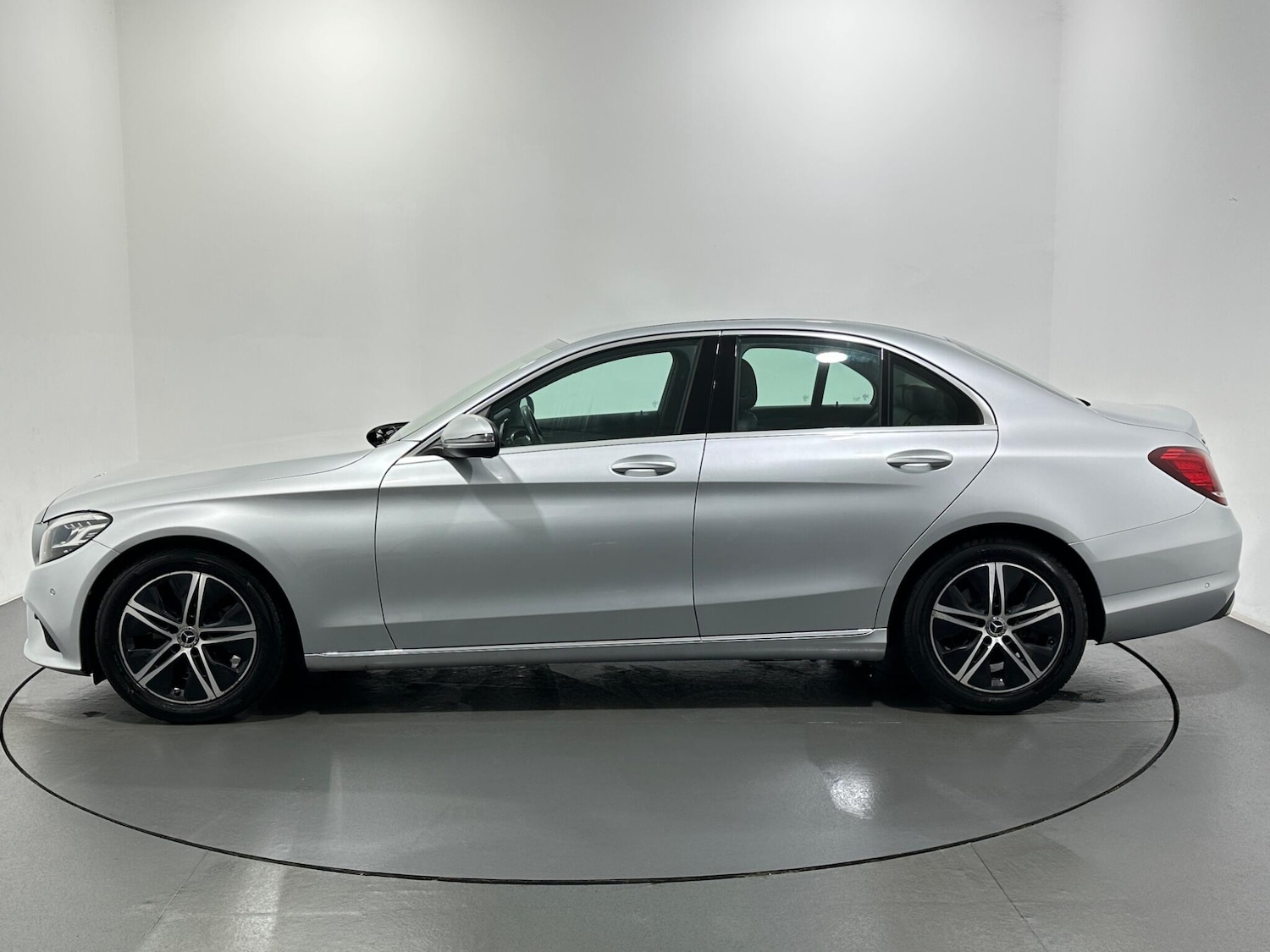 Used Mercedes-Benz C Class 2018 for sale - 76878819: Photo 5