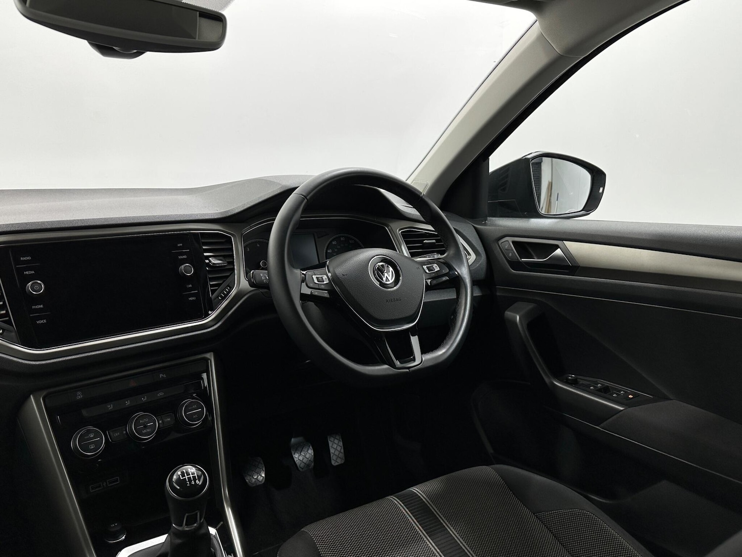 Used Volkswagen T-Roc 2020 for sale - 76878883: Photo 11