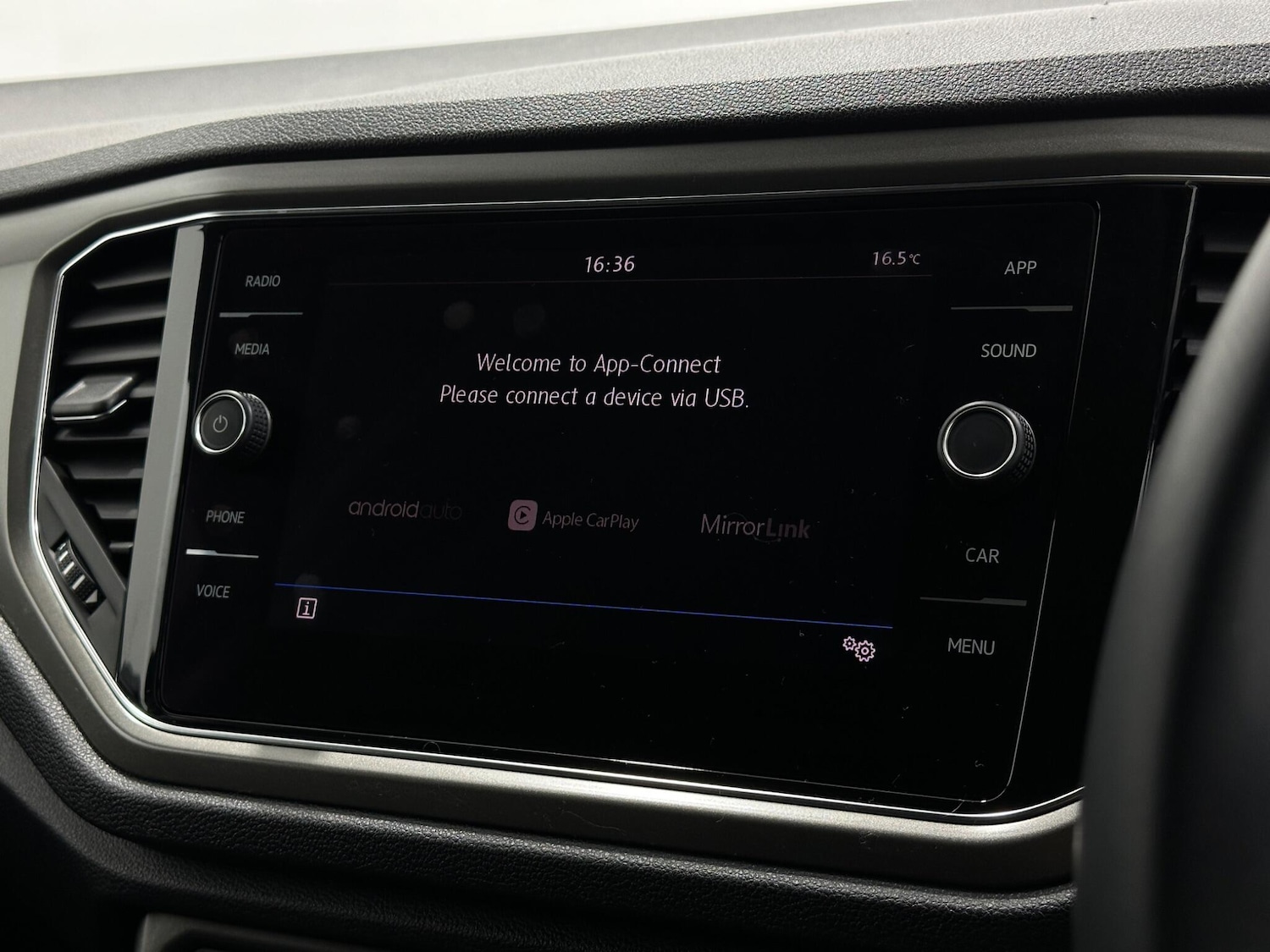 Used Volkswagen T-Roc 2020 for sale - 76878883: Photo 24