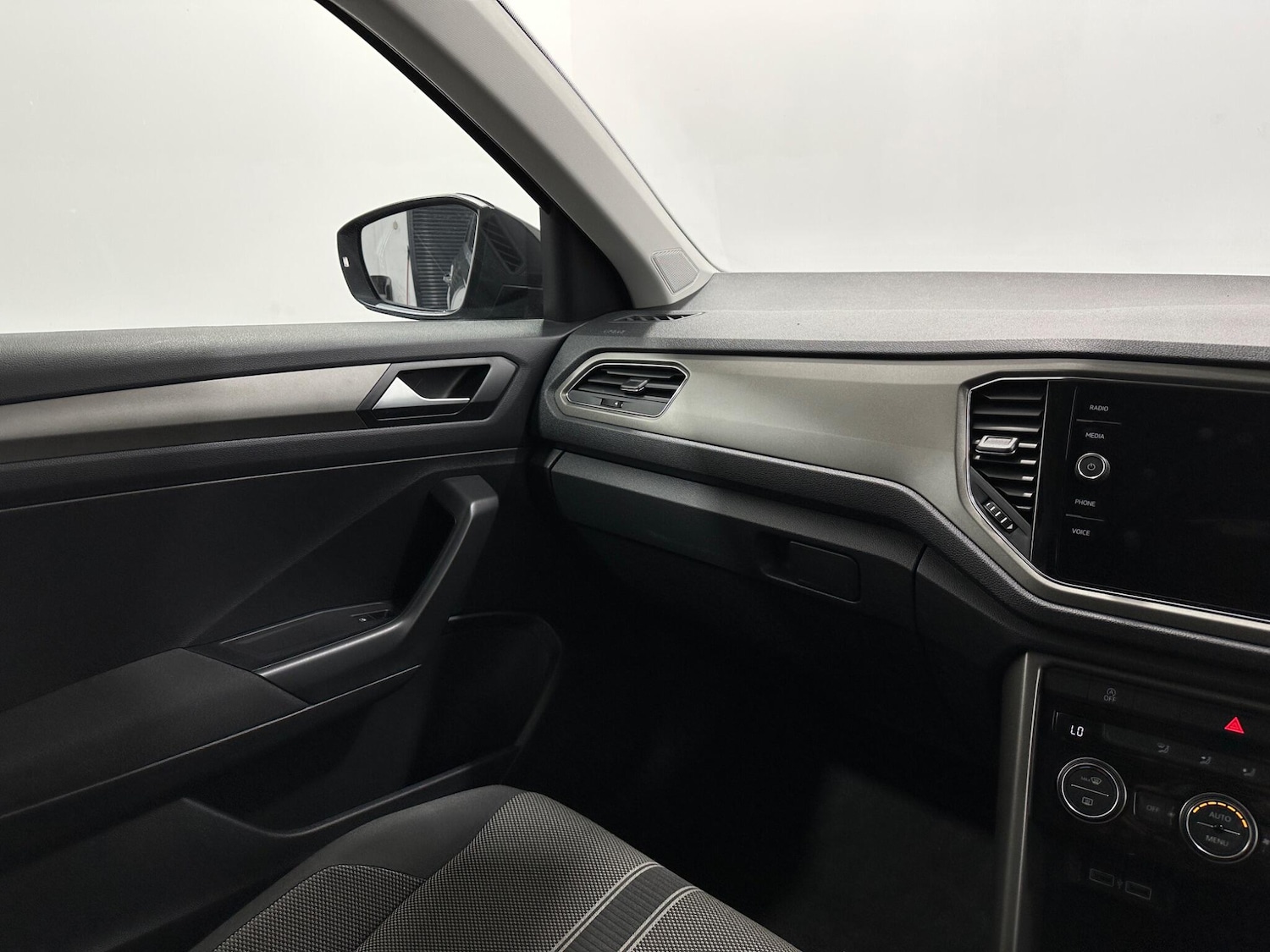 Used Volkswagen T-Roc 2020 for sale - 76878883: Photo 27