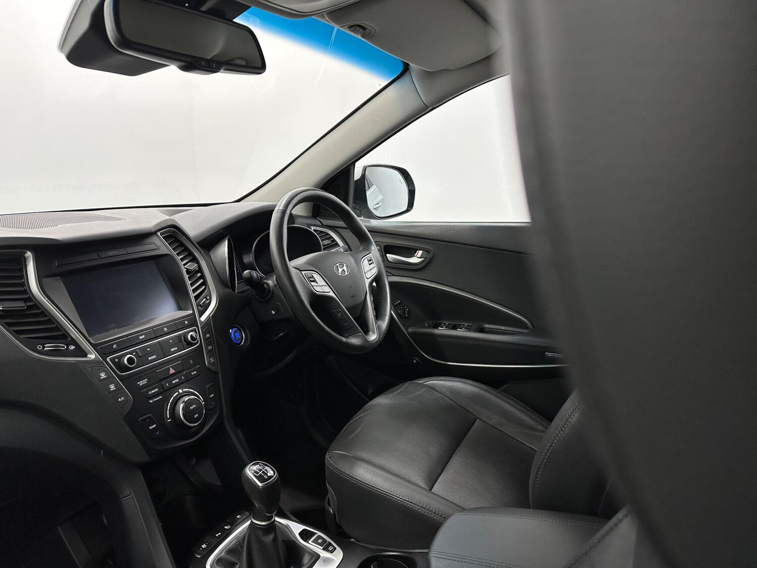 Used Hyundai Santa Fe 2018 for sale - 78020114: Photo 32