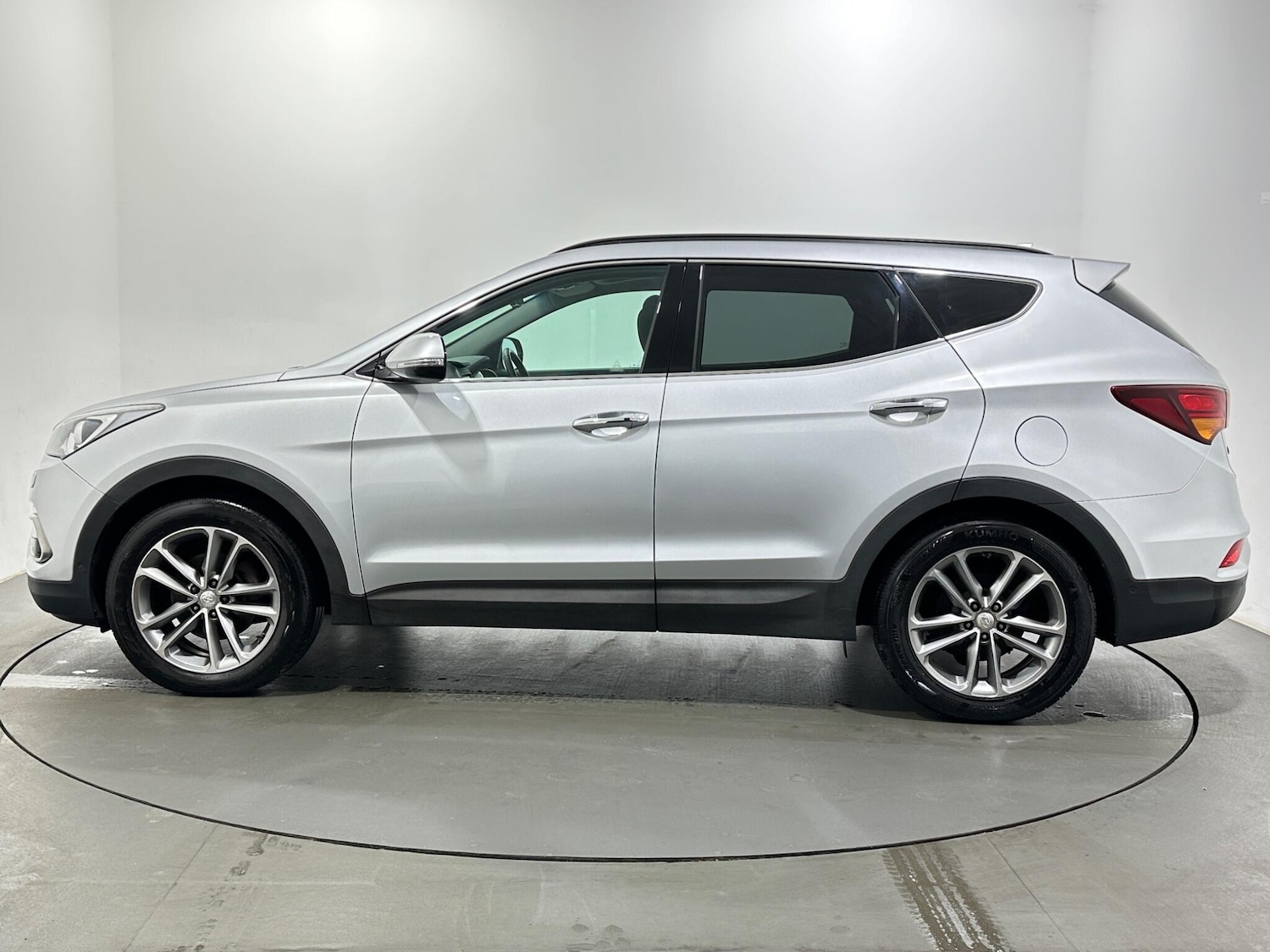 Used Hyundai Santa Fe 2018 for sale - 78020114: Photo 5