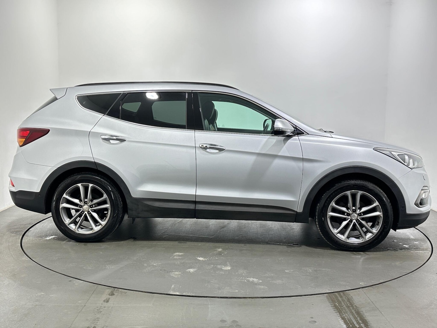 Used Hyundai Santa Fe 2018 for sale - 78020114: Photo 9