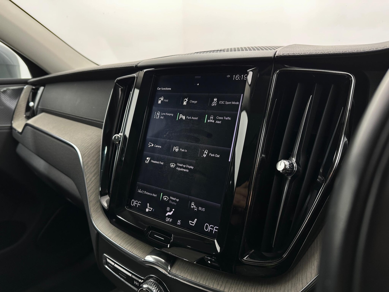 Used Volvo XC60 2019 for sale - 78086848: Photo 28