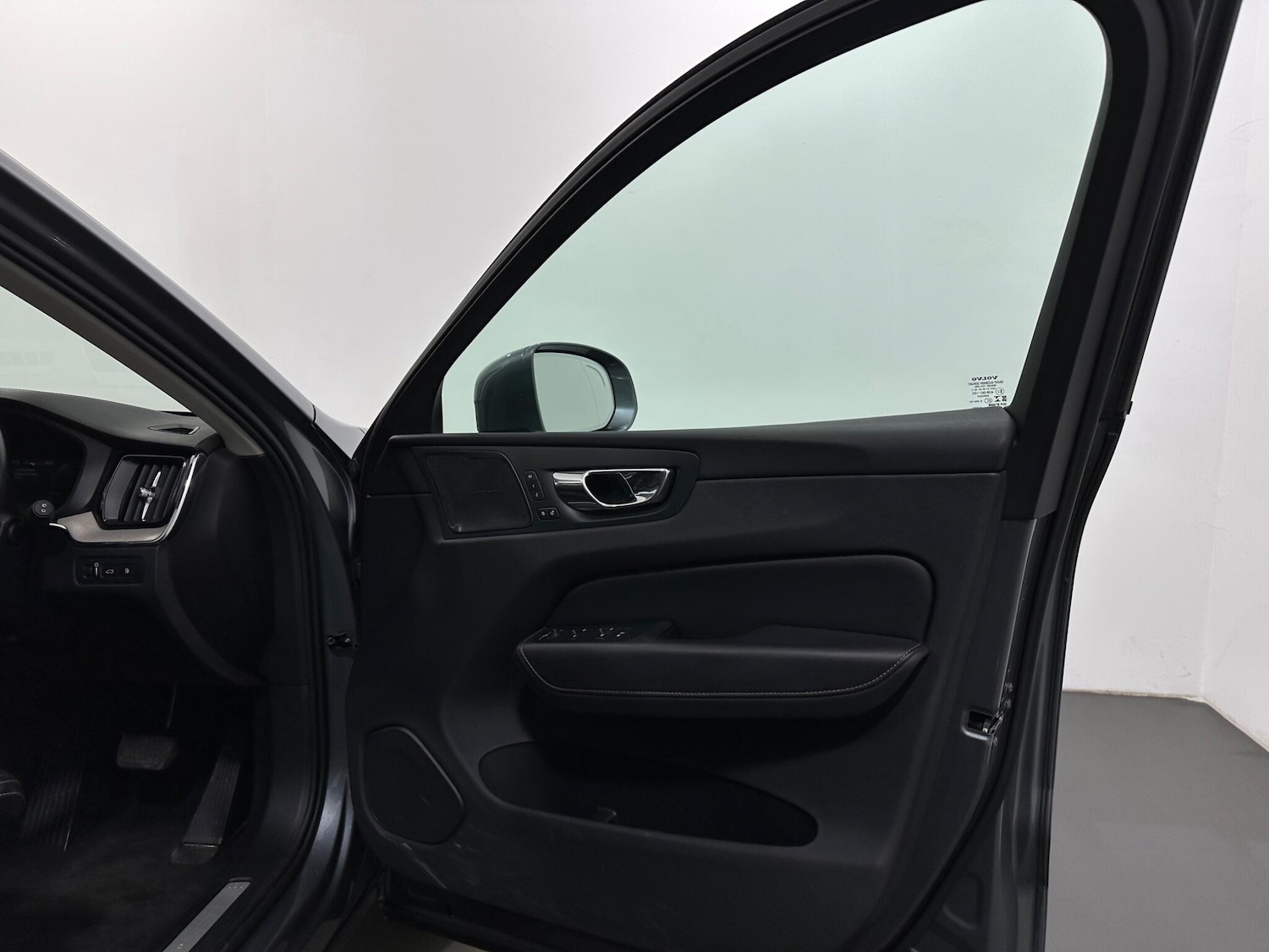 Used Volvo XC60 2019 for sale - 78086848: Photo 36