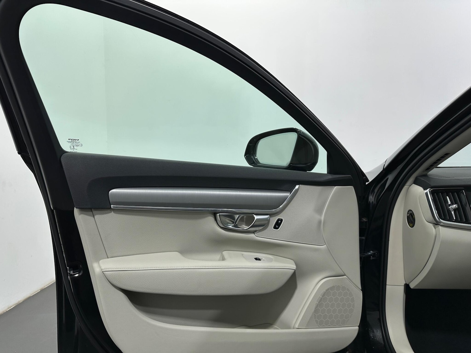 Used Volvo S90 for sale - 78135592: Photo 38