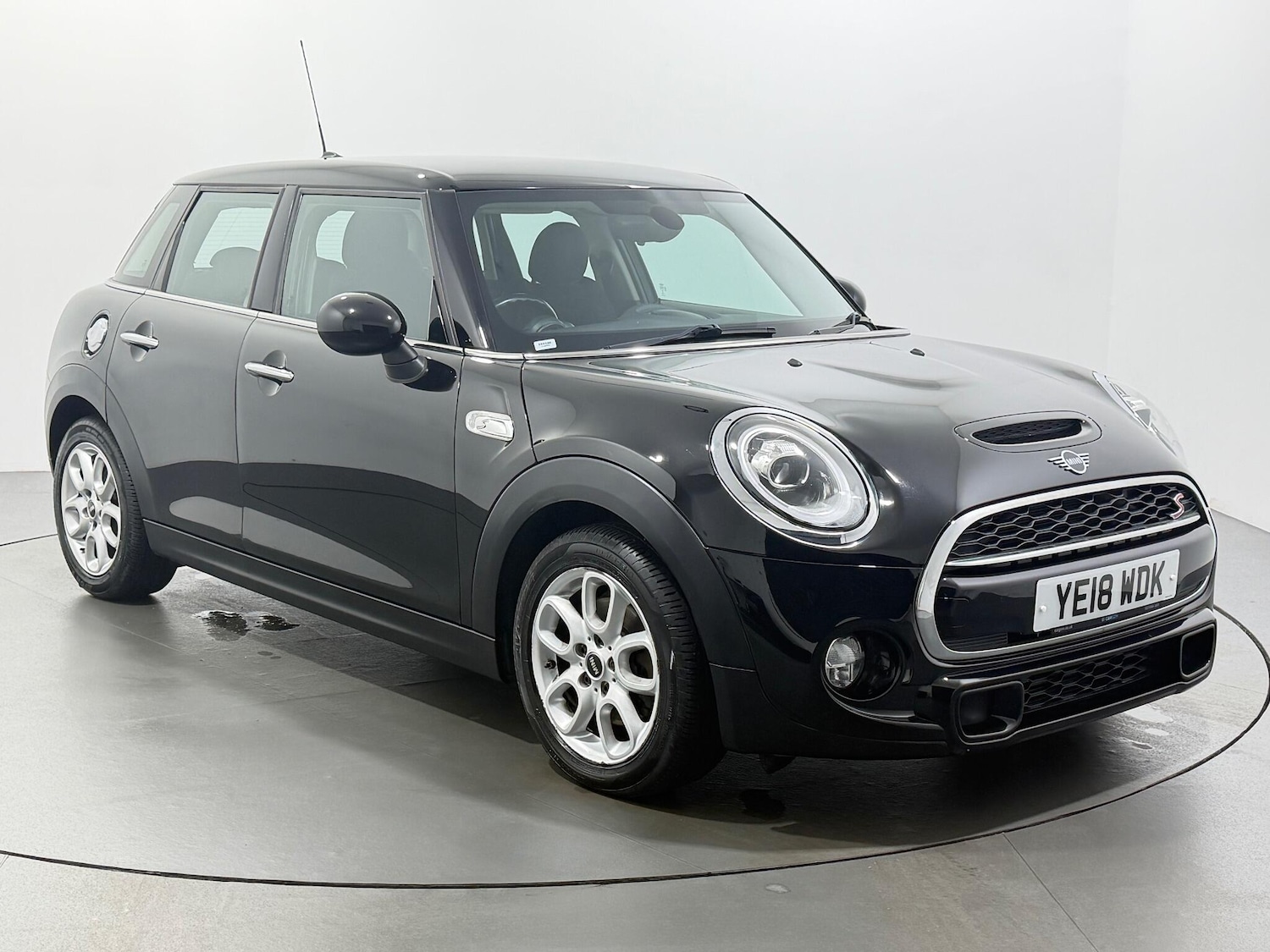 Used MINI Hatch 2018 for sale - 76878954: Photo 1