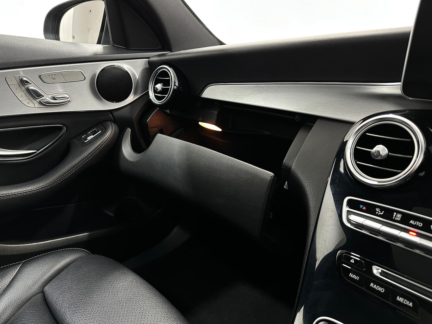 Used Mercedes-Benz C Class 2016 for sale - 77852817: Photo 29