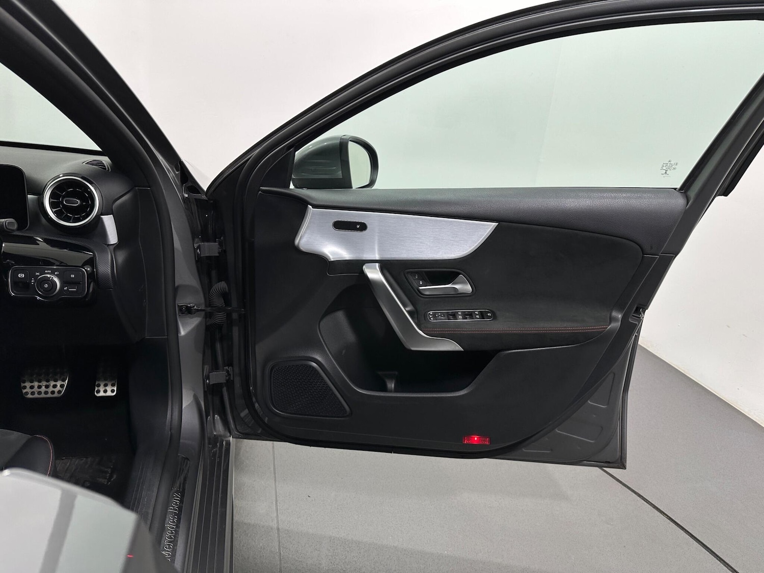 Used Mercedes-Benz A-Class 2019 for sale - 76878918: Photo 31