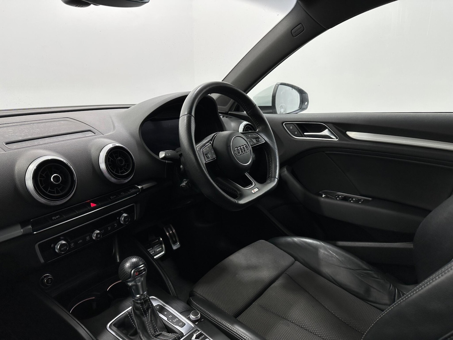 Used Audi A3 2017 for sale - 76912631: Photo 28