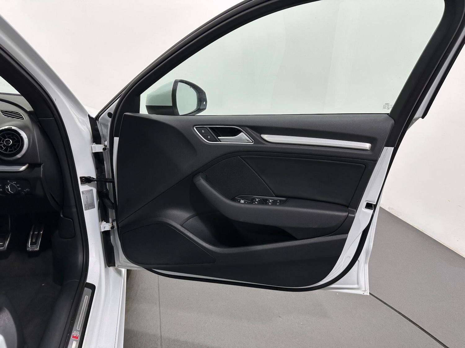 Used Audi A3 2017 for sale - 76912631: Photo 31