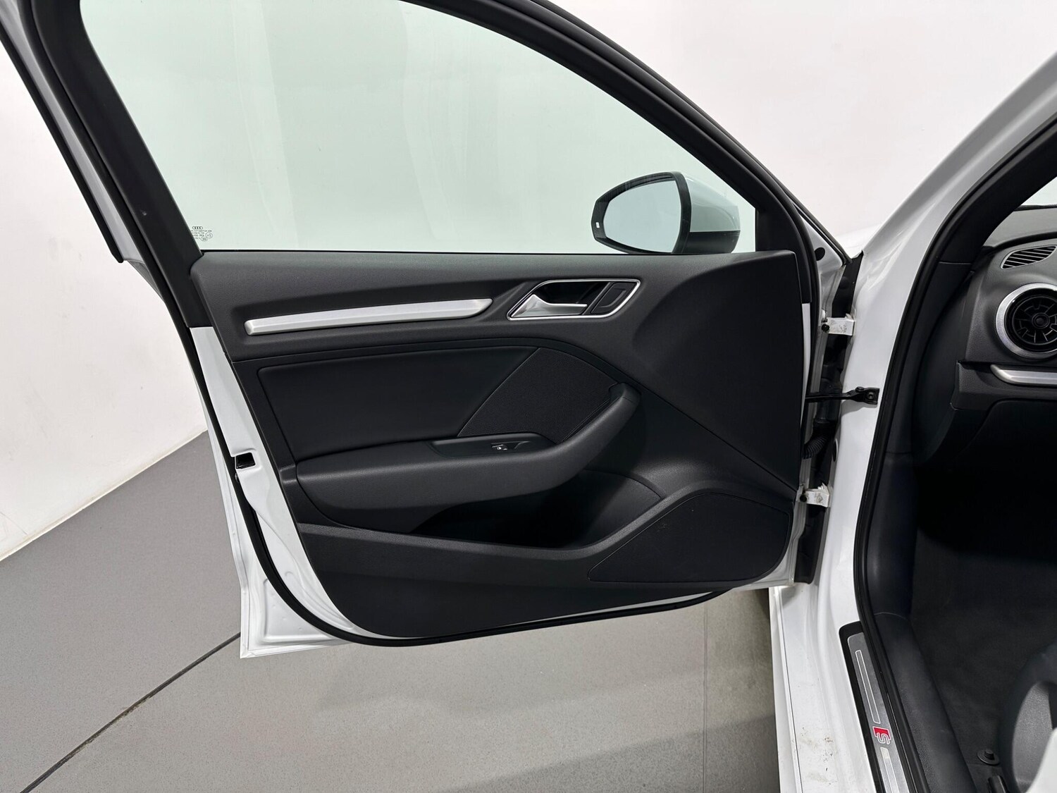 Used Audi A3 2017 for sale - 76912631: Photo 34