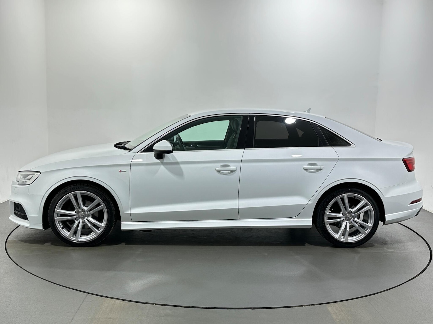 Used Audi A3 2017 for sale - 76912631: Photo 5