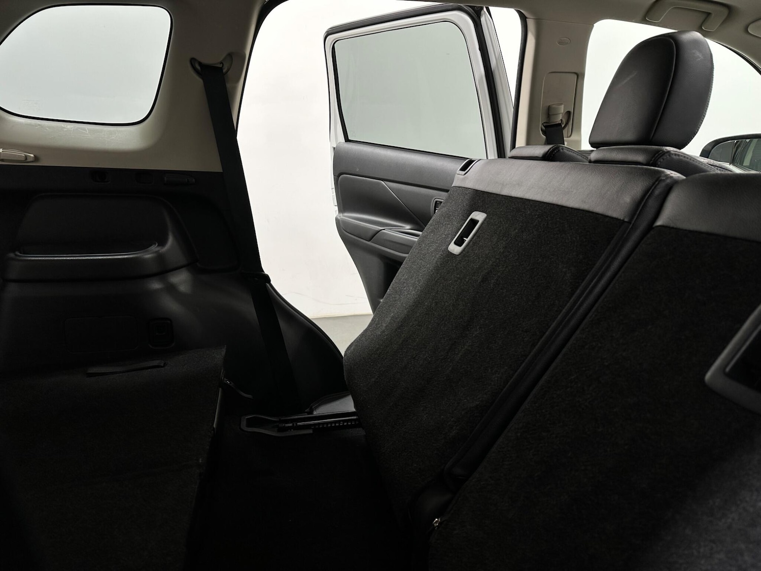 Used Mitsubishi Outlander 2017 for sale - 77883278: Photo 48