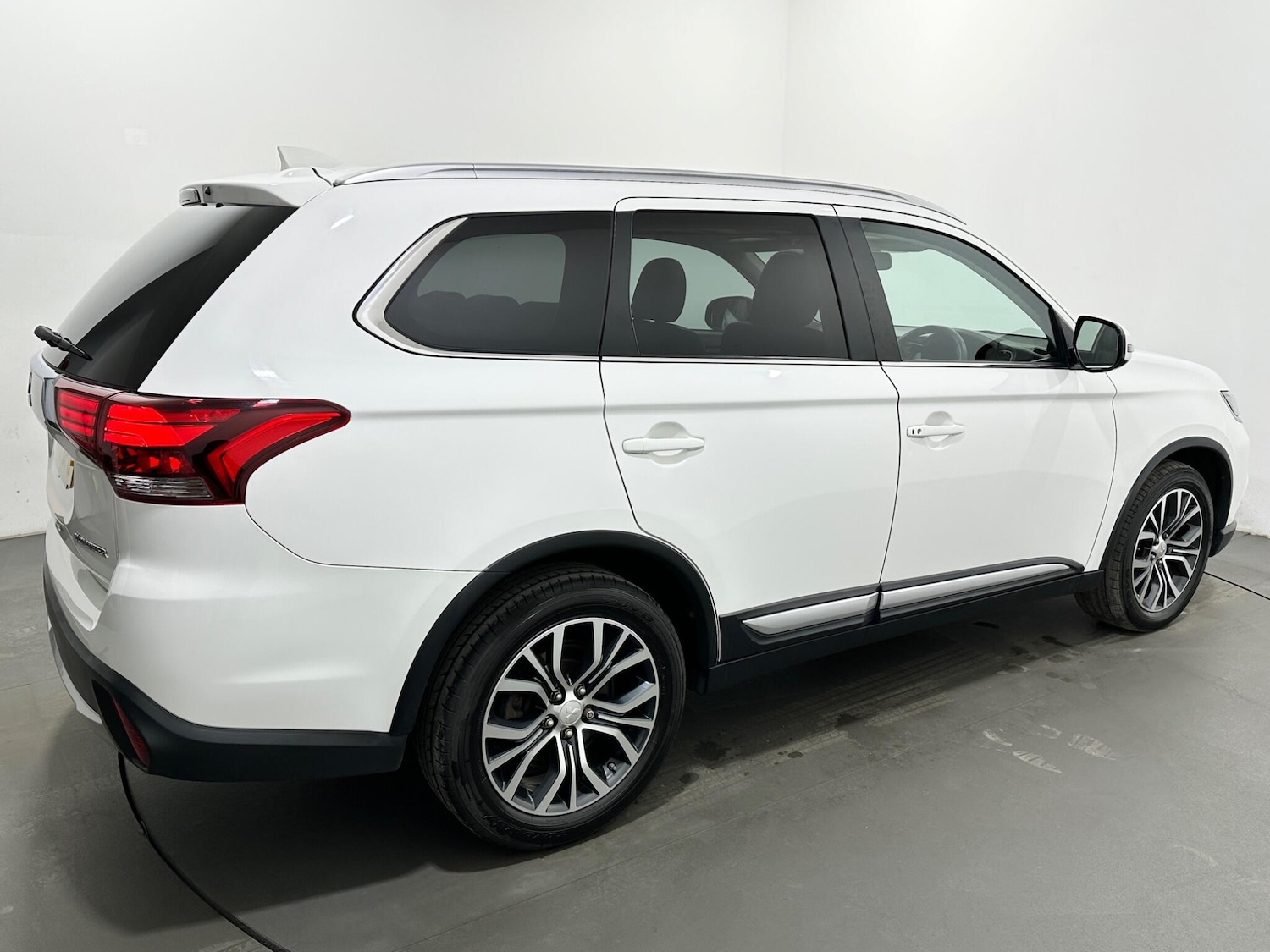 Used Mitsubishi Outlander 2017 for sale - 77883278: Photo 54