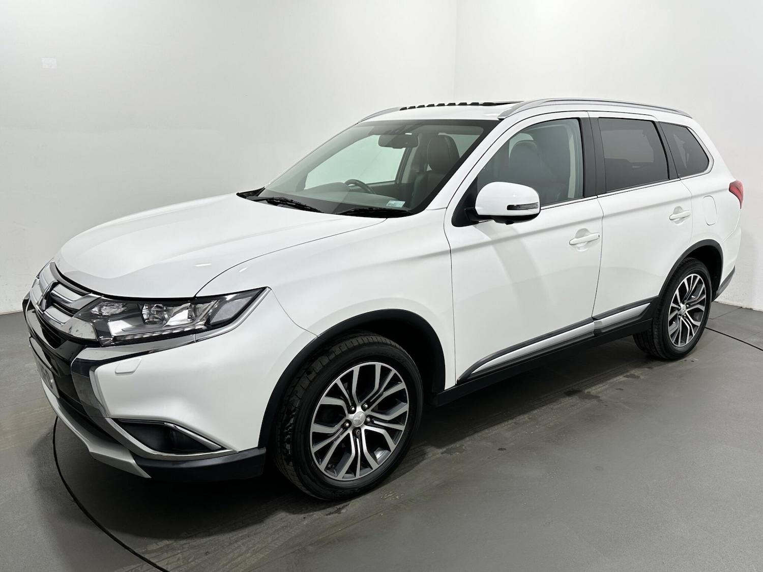 Used Mitsubishi Outlander 2017 for sale - 77883278: Photo 56