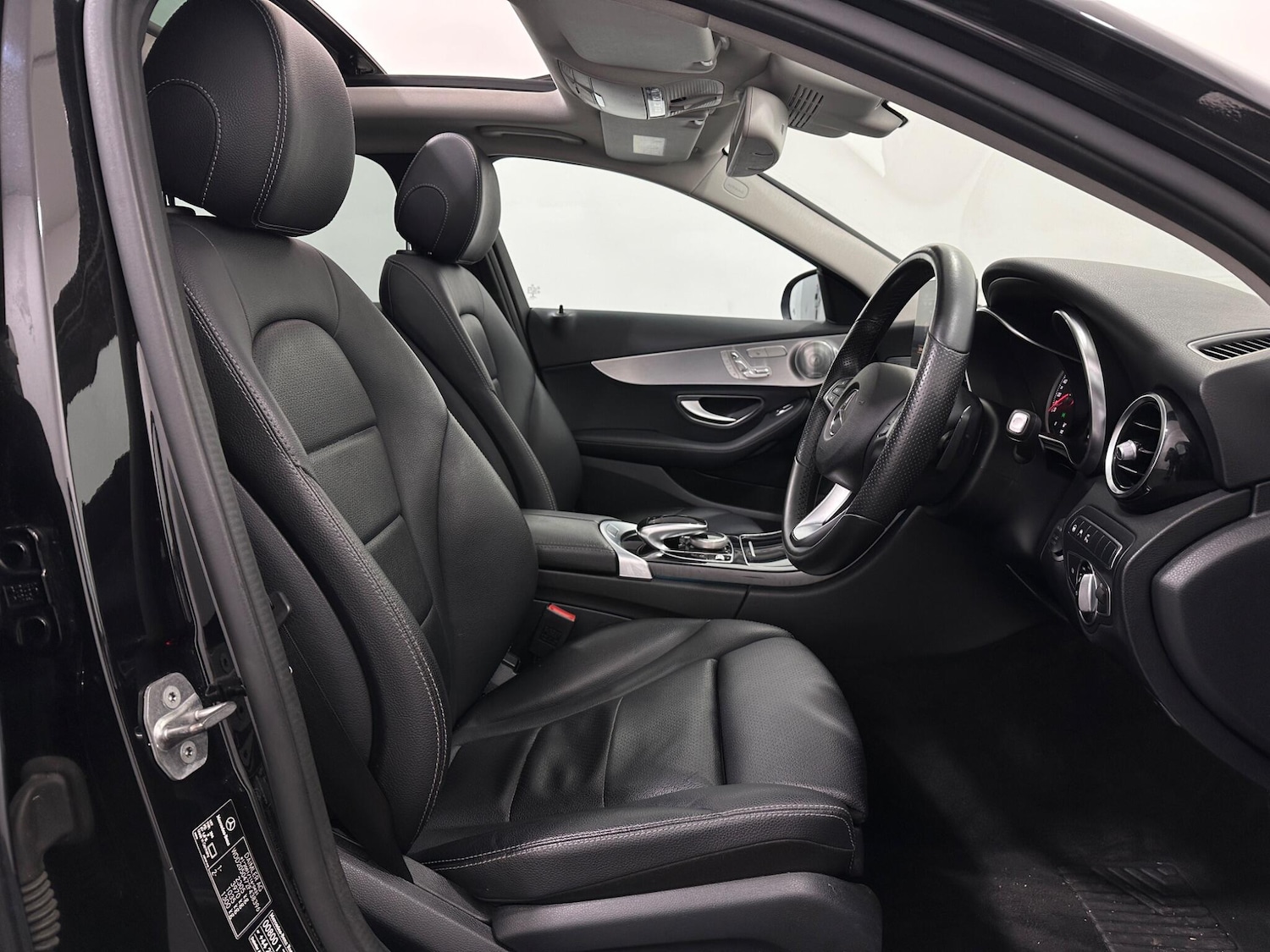 Used Mercedes-Benz C Class 2016 for sale - 77143616: Photo 32