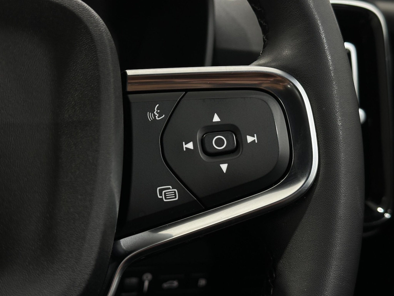 Used Volvo XC40 for sale - 77214997: Photo 14