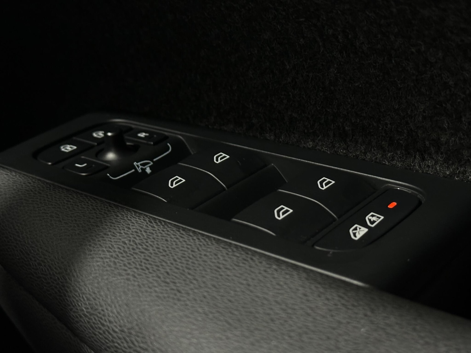 Used Volvo XC40 for sale - 77214997: Photo 17