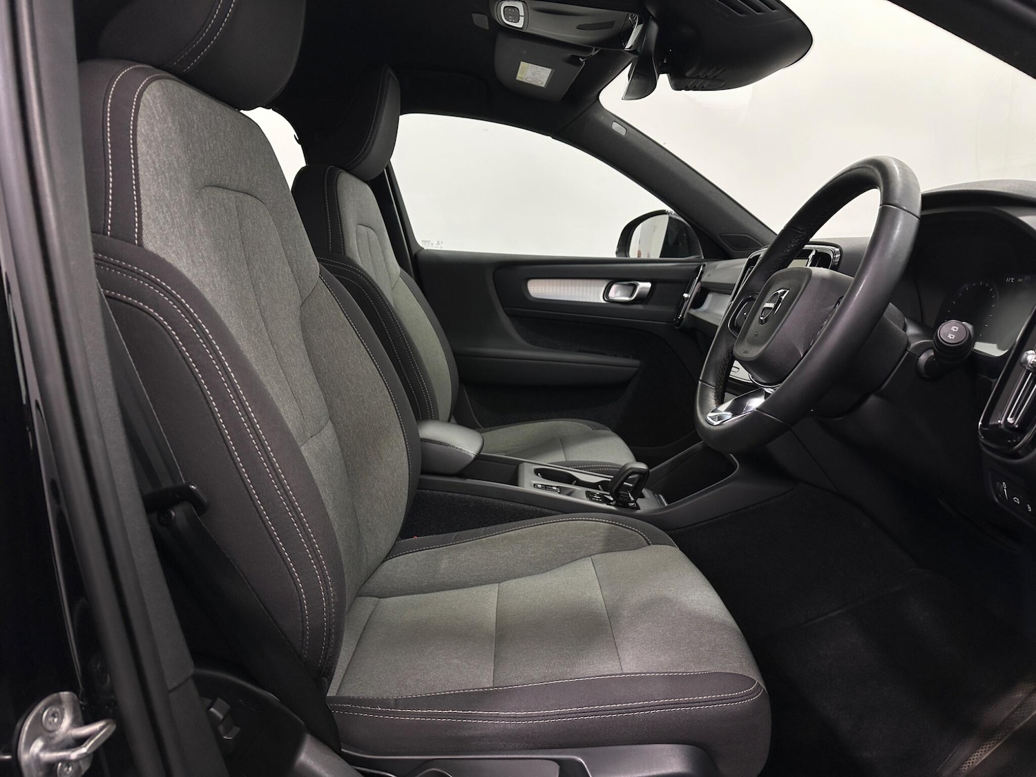 Used Volvo XC40 for sale - 77214997: Photo 26