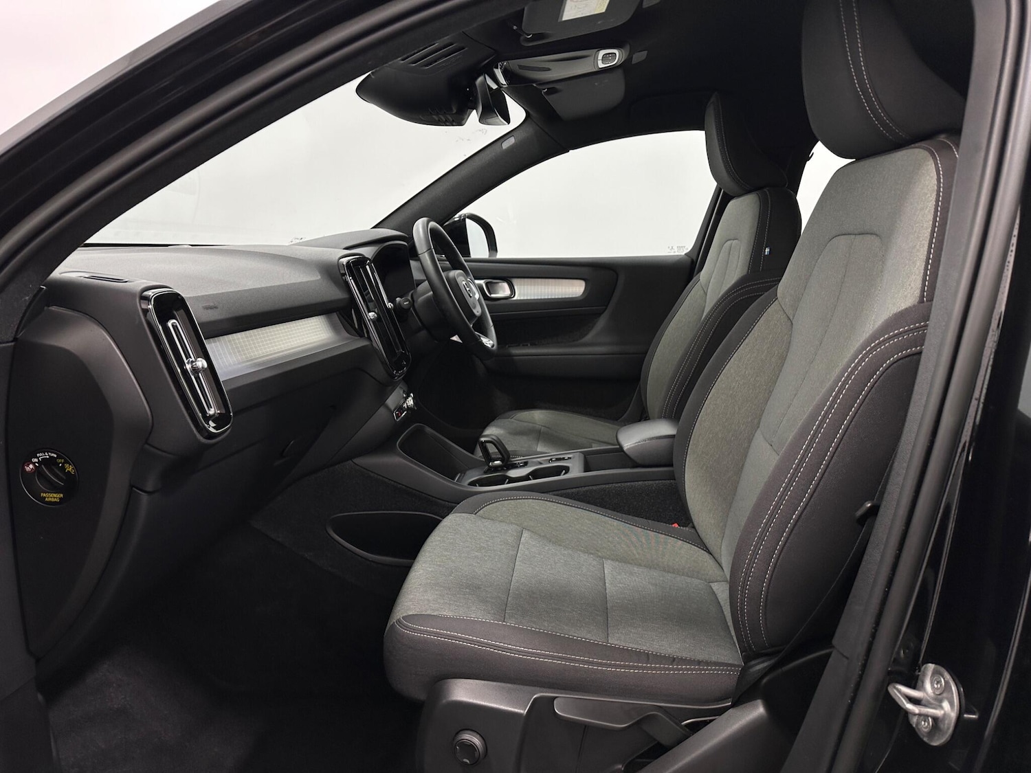 Used Volvo XC40 for sale - 77214997: Photo 30