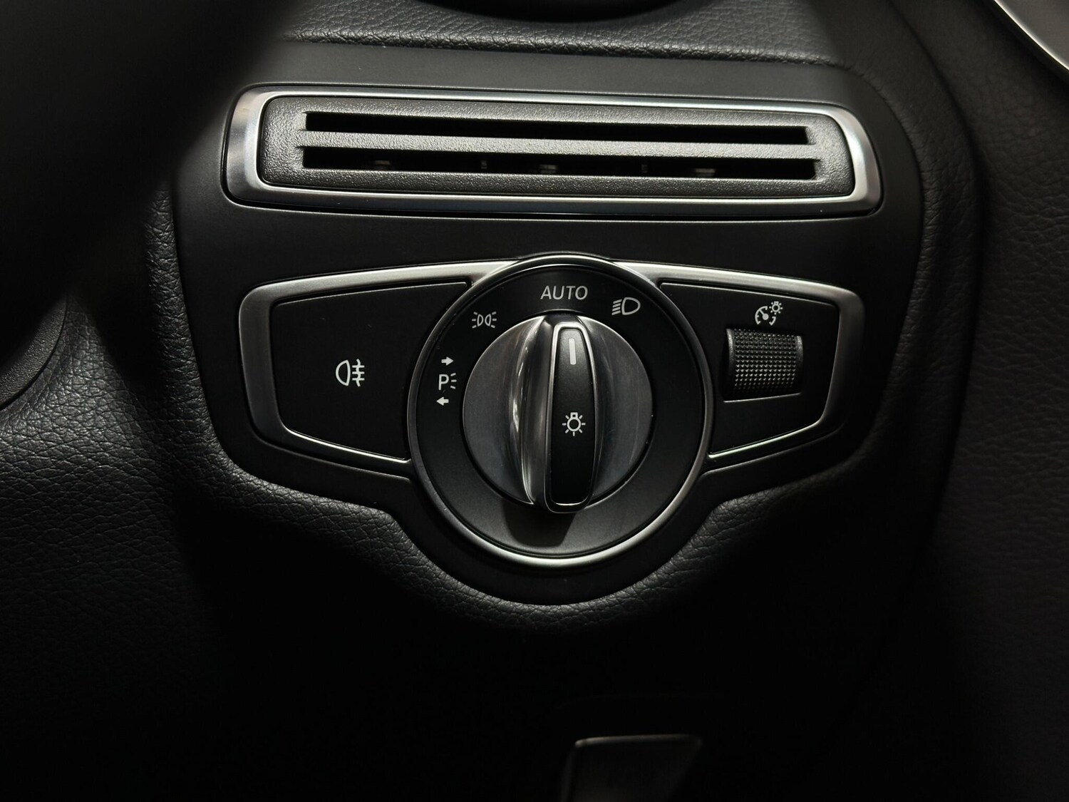 Used Mercedes-Benz C Class 2019 for sale - 77479465: Photo 17