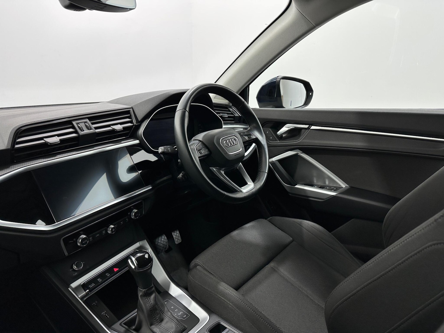 Used Audi Q3 2019 for sale - 77645928: Photo 30