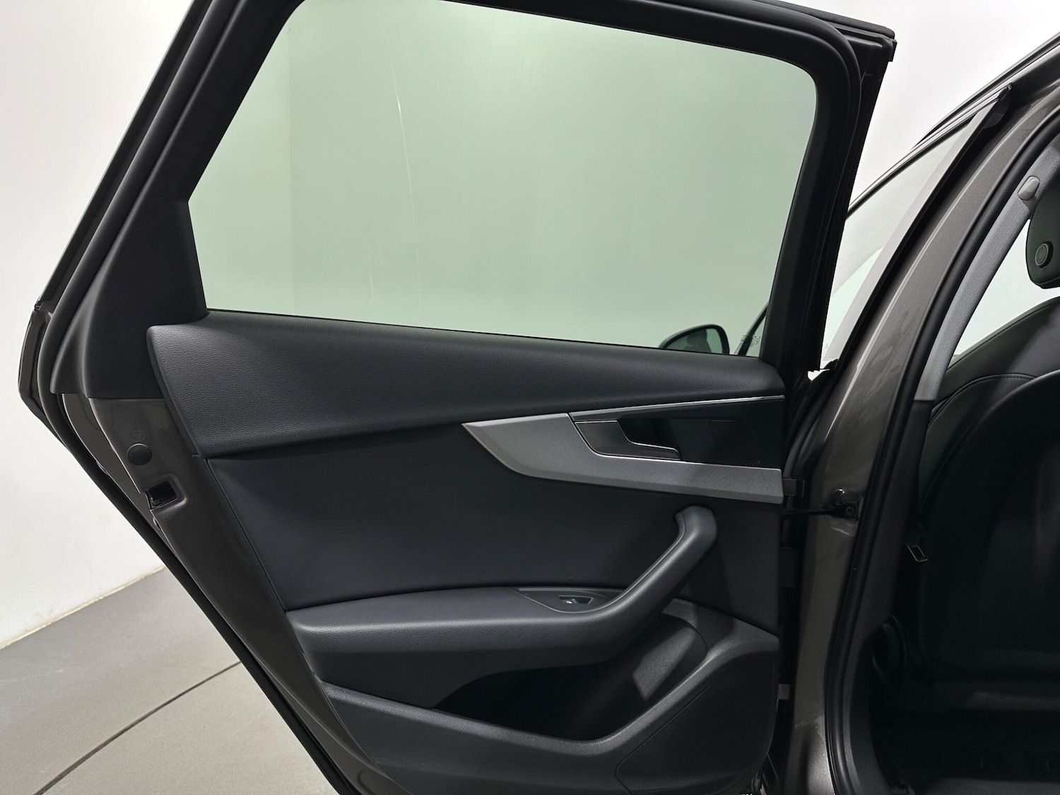 Used Audi A4 Avant for sale - 77994314: Photo 38