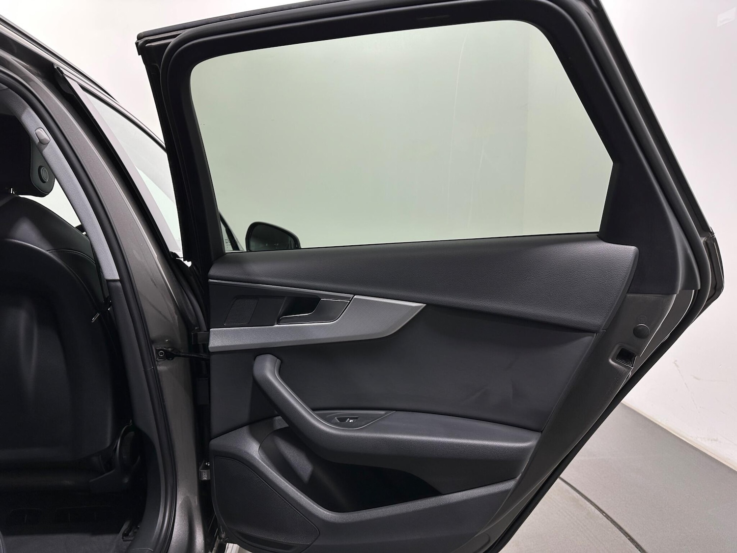 Used Audi A4 Avant for sale - 77994314: Photo 41