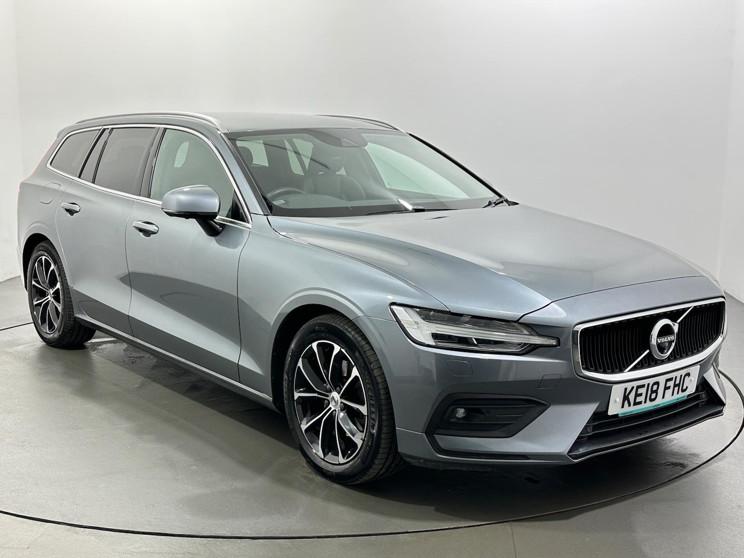 Used Volvo V60 2018 for sale - 77202721: Photo 1