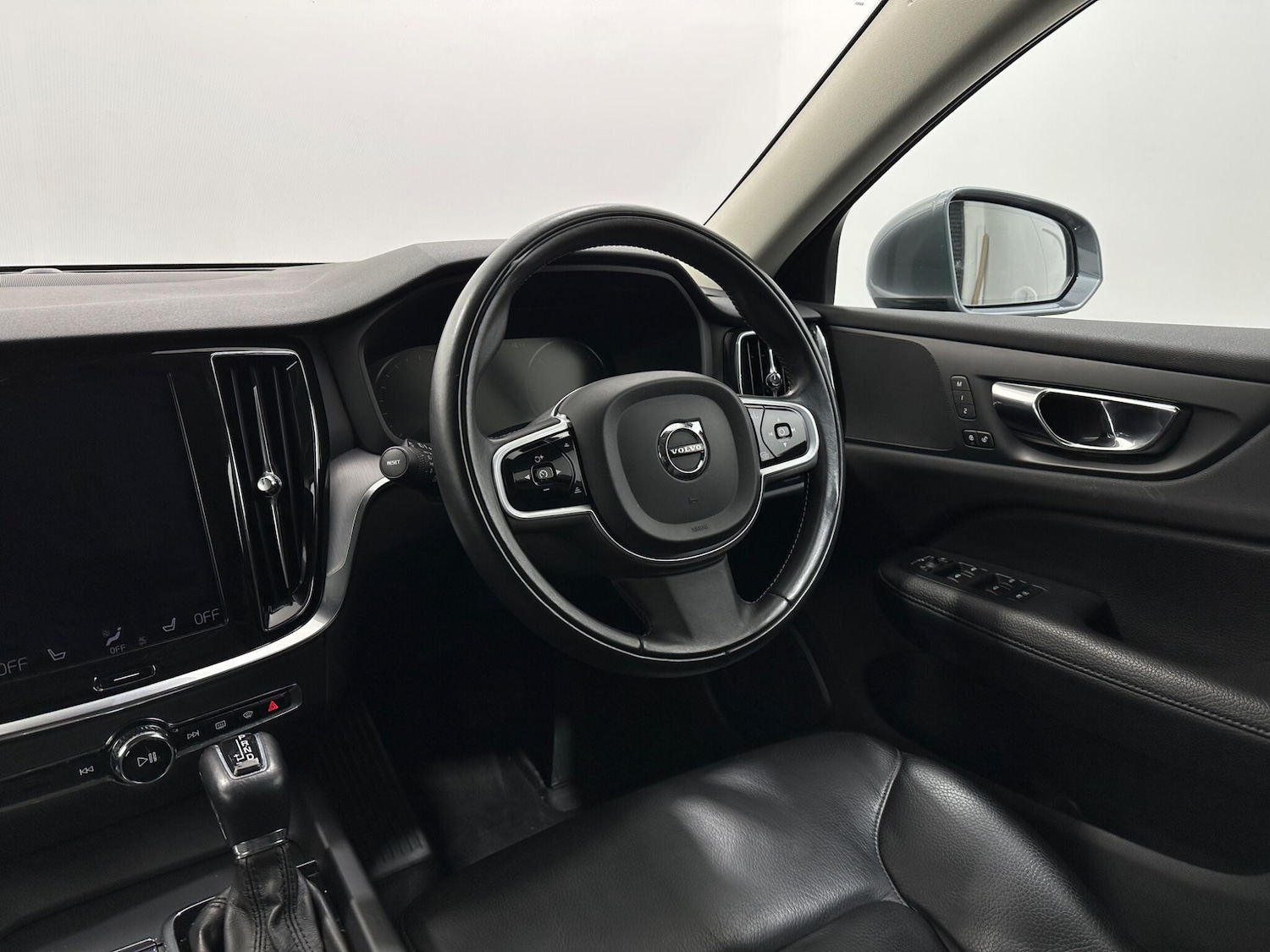 Used Volvo V60 2018 for sale - 77202721: Photo 11