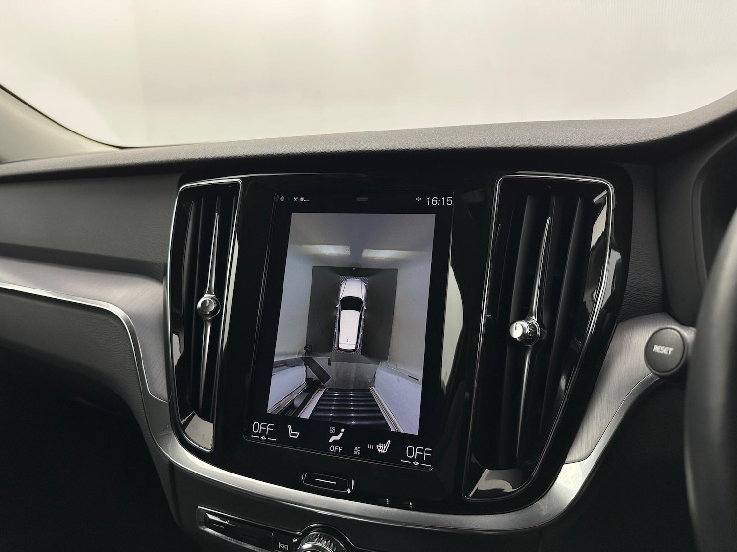 Used Volvo V60 2018 for sale - 77202721: Photo 20