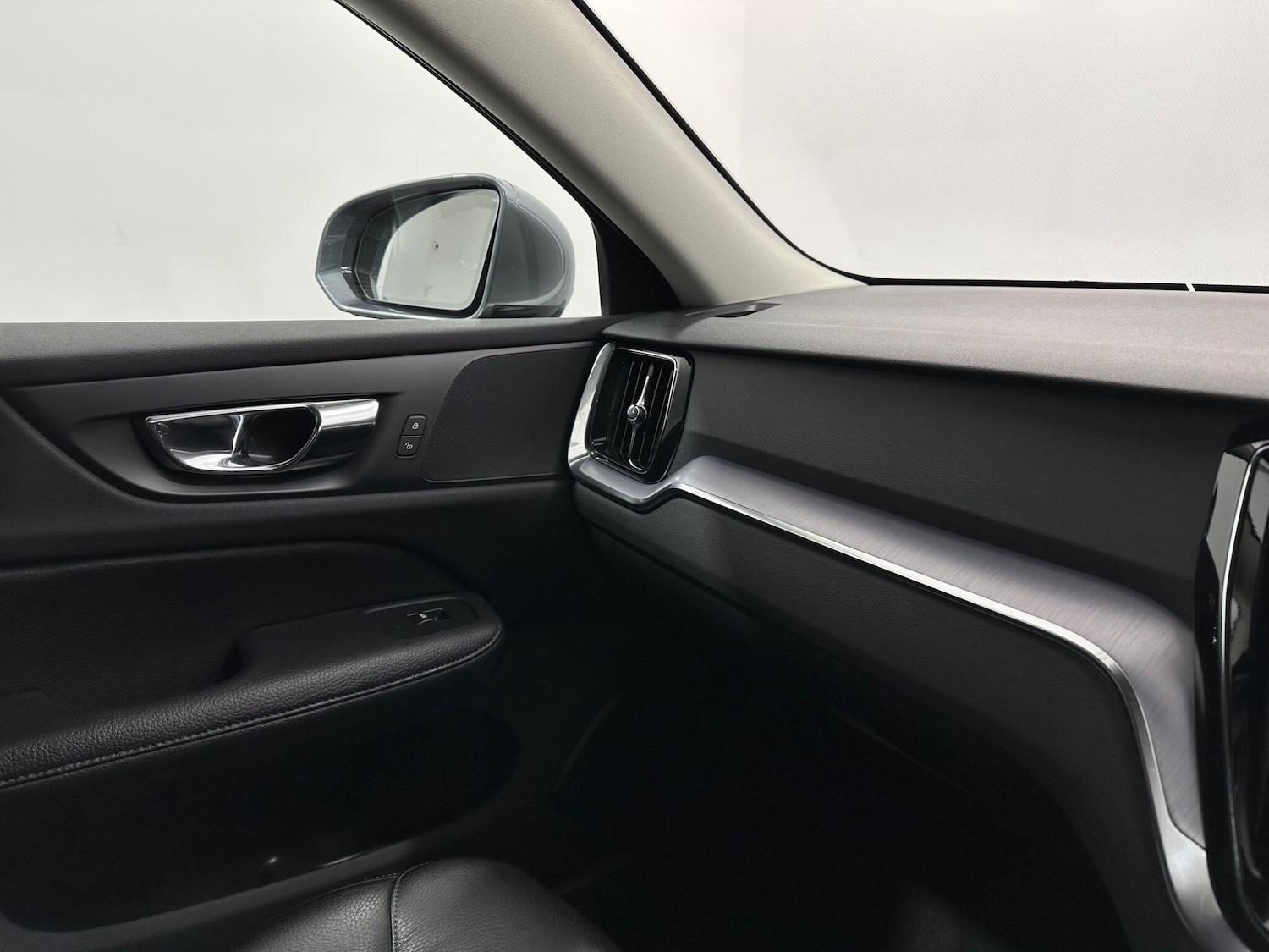 Used Volvo V60 2018 for sale - 77202721: Photo 24