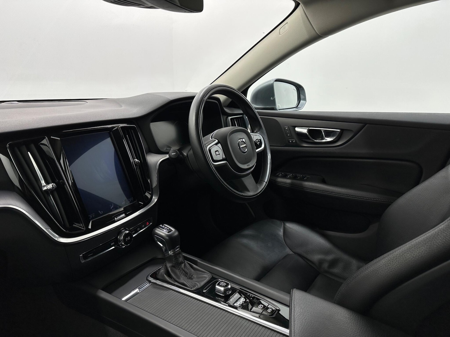 Used Volvo V60 2018 for sale - 77202721: Photo 28