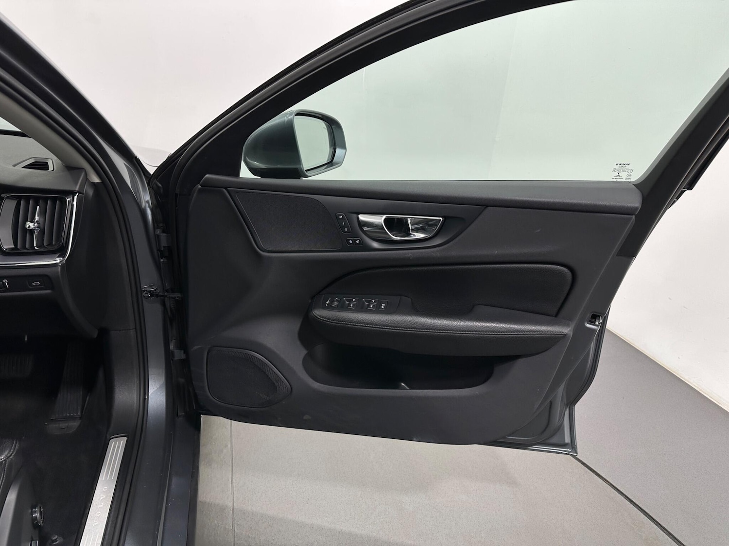 Used Volvo V60 2018 for sale - 77202721: Photo 31