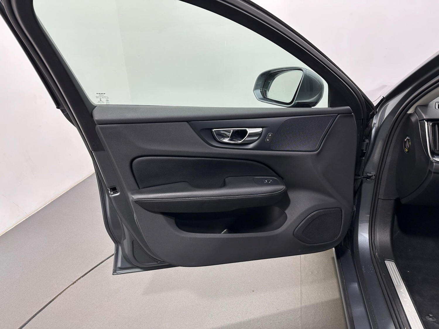 Used Volvo V60 2018 for sale - 77202721: Photo 34