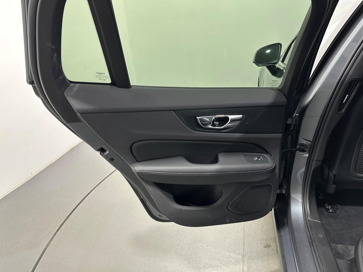 Used Volvo V60 2018 for sale - 77202721: Photo 37