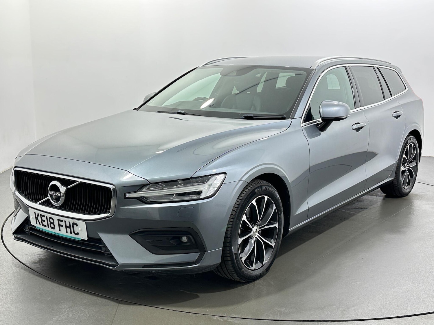 Used Volvo V60 2018 for sale - 77202721: Photo 4