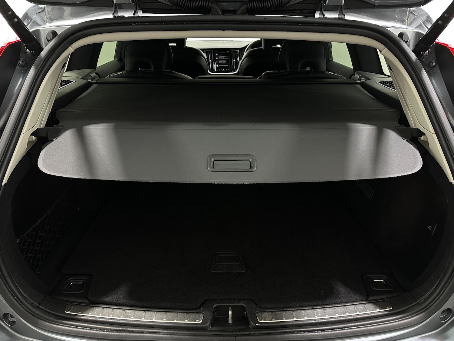 Used Volvo V60 2018 for sale - 77202721: Photo 44