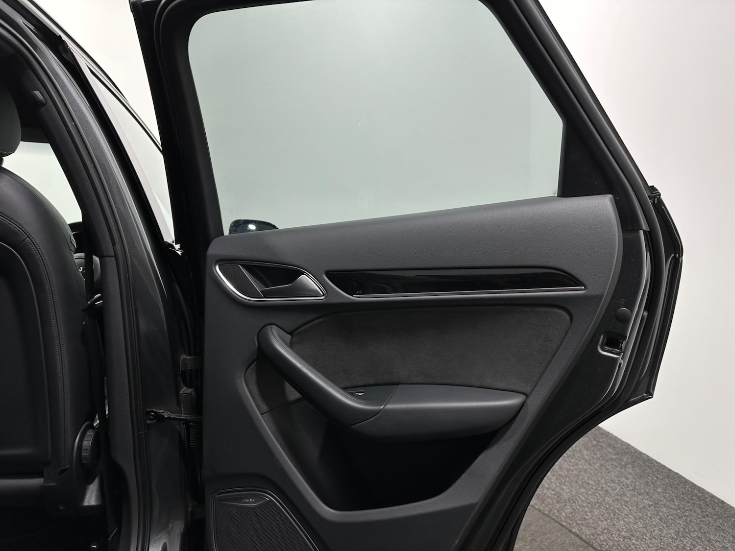 Used Audi Q3 2018 for sale - 76878852: Photo 42