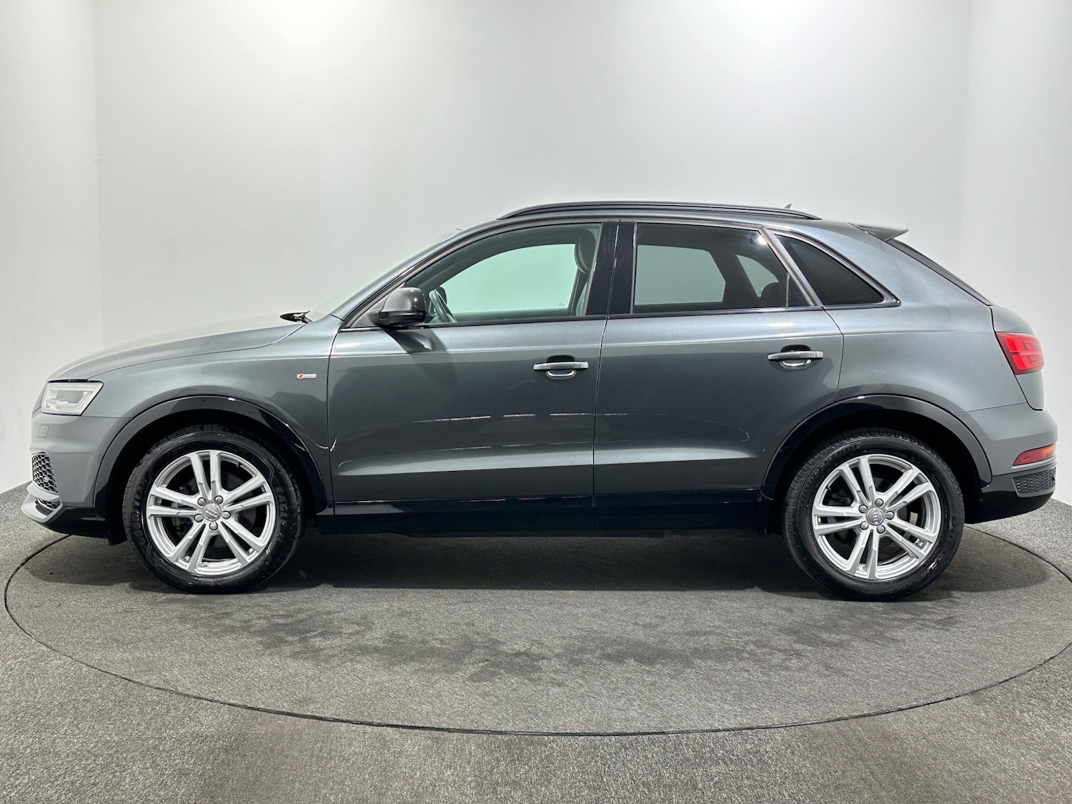 Used Audi Q3 2018 for sale - 76878852: Photo 5