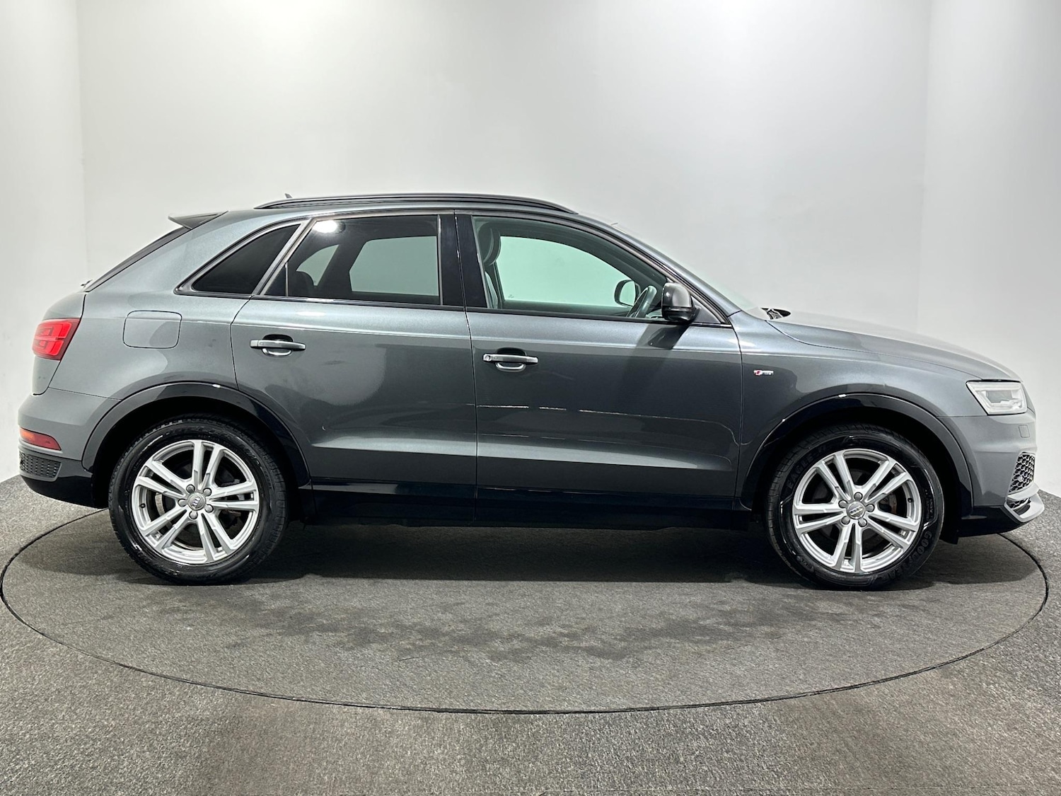 Used Audi Q3 2018 for sale - 76878852: Photo 9