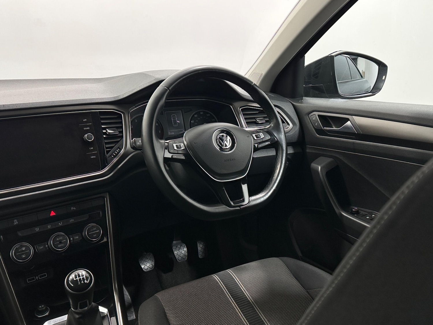 Used Volkswagen T-Roc 2018 for sale - 77564849: Photo 12