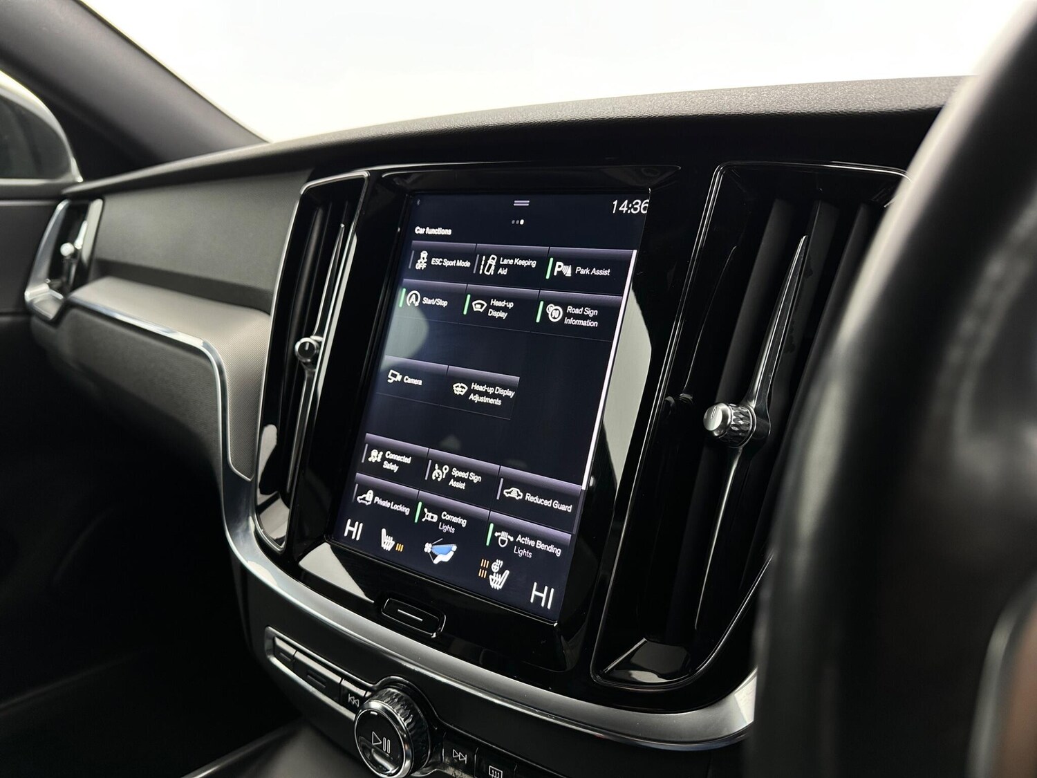 Used Volvo S60 2019 for sale - 77853902: Photo 27