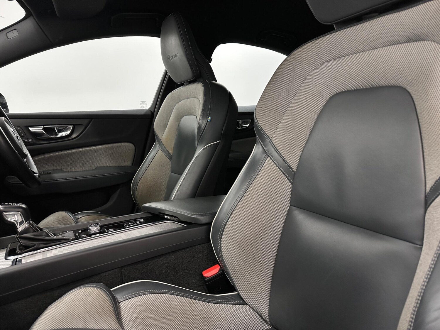 Used Volvo S60 2019 for sale - 77853902: Photo 37