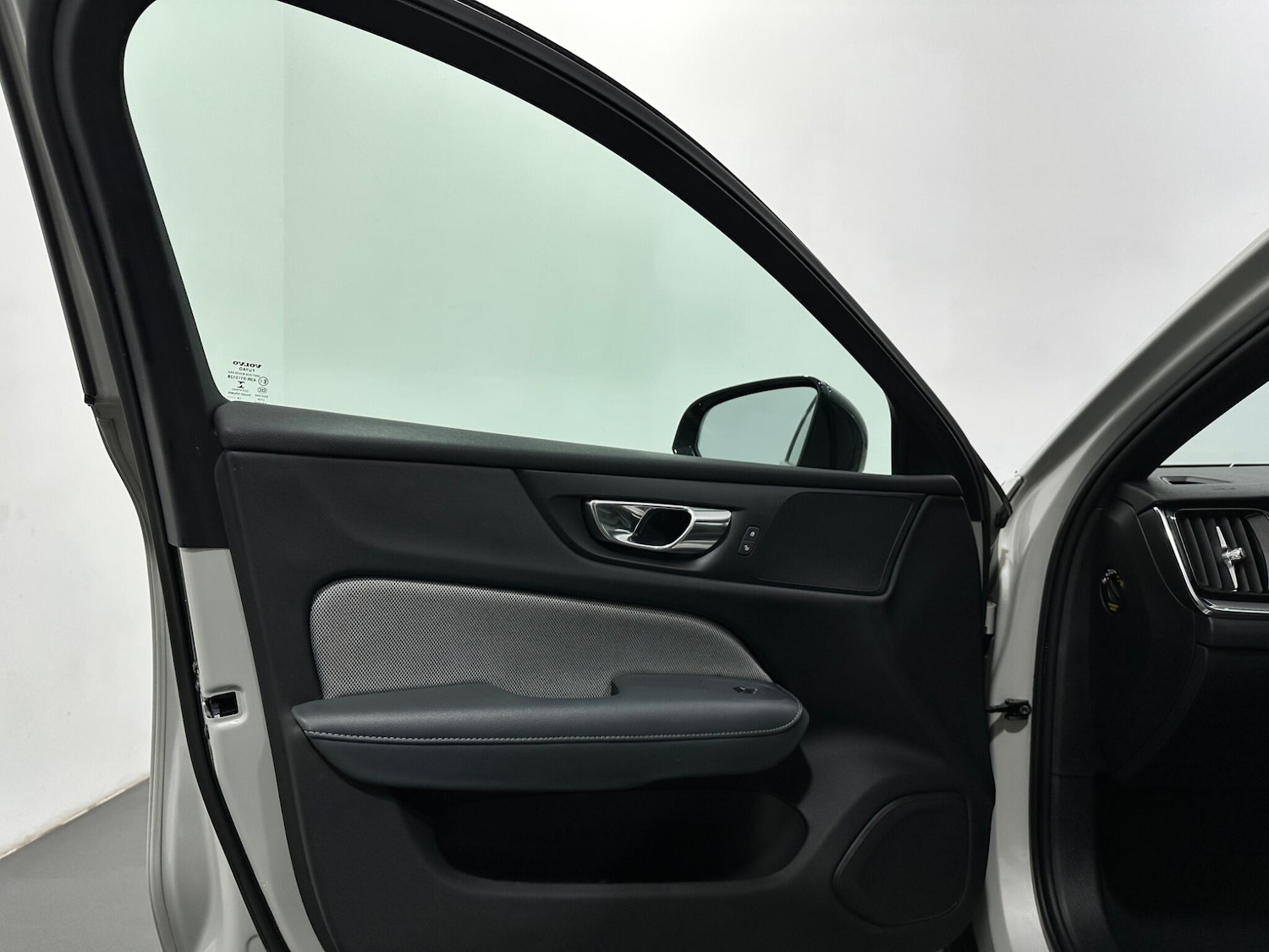 Used Volvo S60 2019 for sale - 77853902: Photo 39