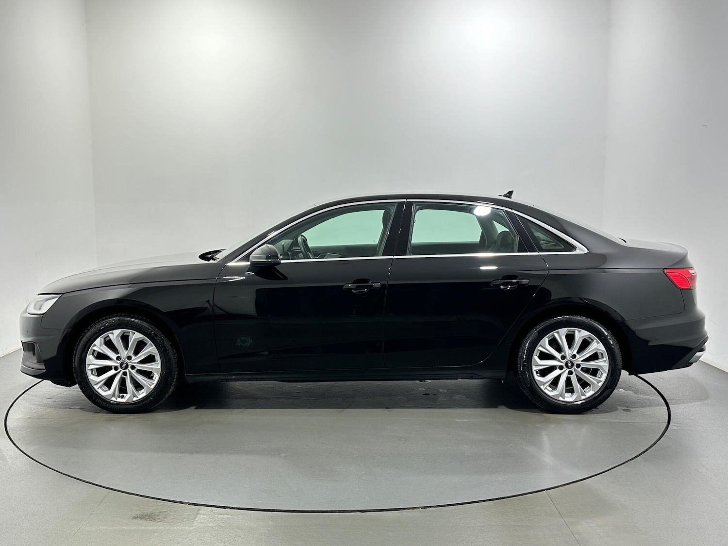 Used Audi A4 2021 for sale - 77331397: Photo 5
