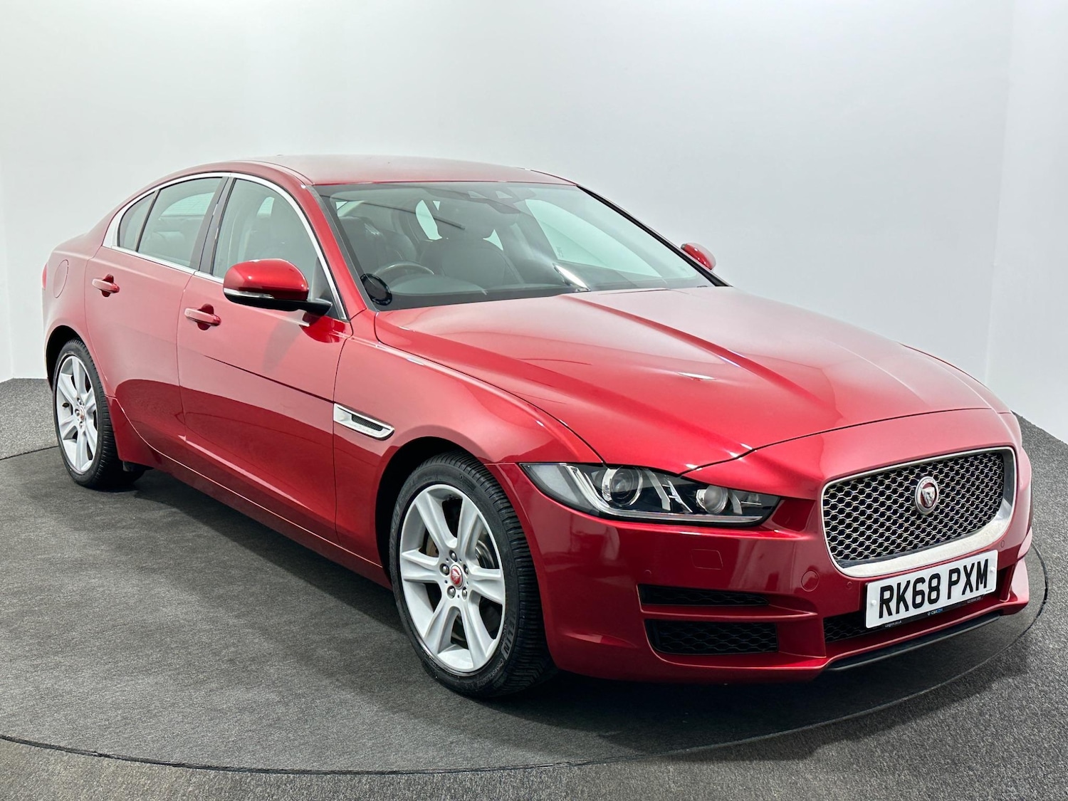 Used Jaguar XE 2018 for sale - 76878509: Photo 1