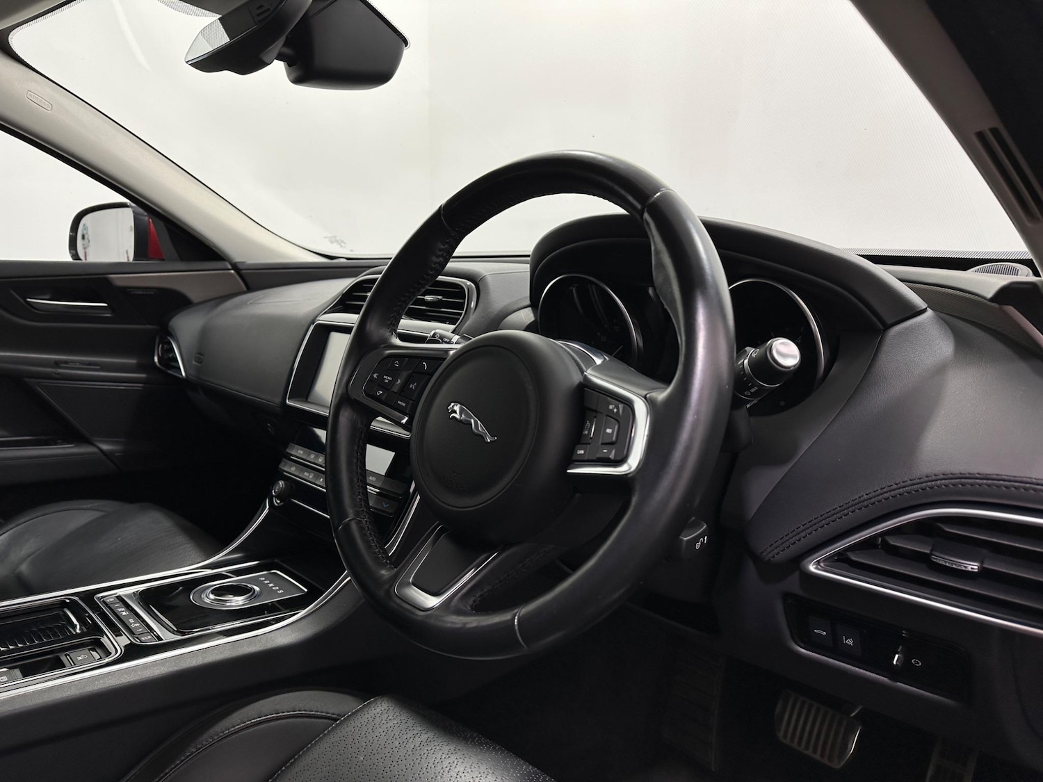 Used Jaguar XE 2018 for sale - 76878509: Photo 10