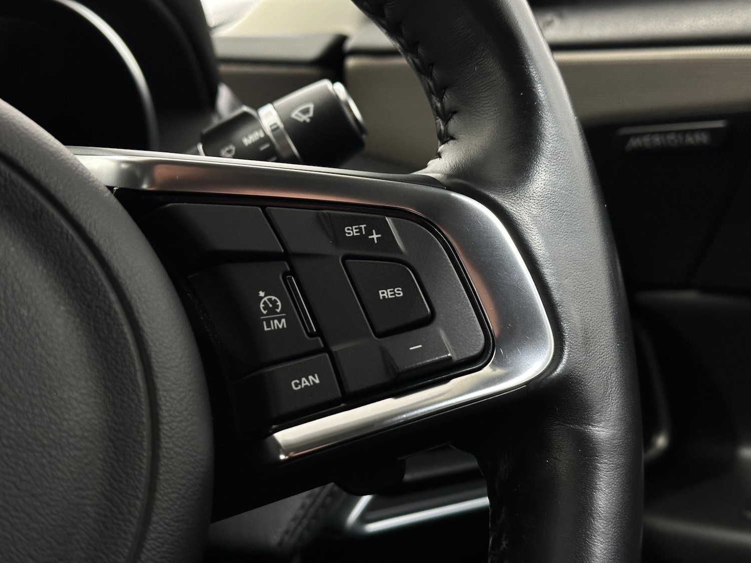 Used Jaguar XE 2018 for sale - 76878509: Photo 15